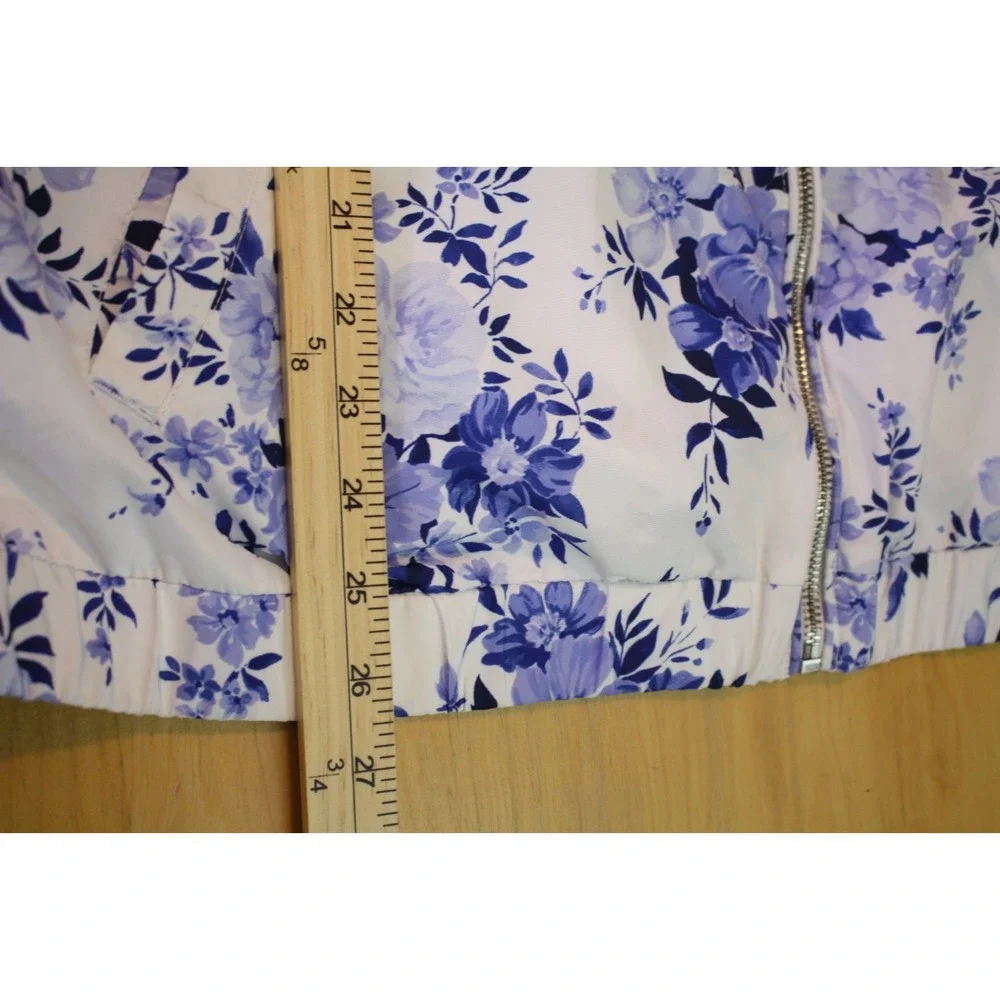 Torrid Jacket Womens Size 3X Blue Floral Athletic Windbreaker Collarless Street